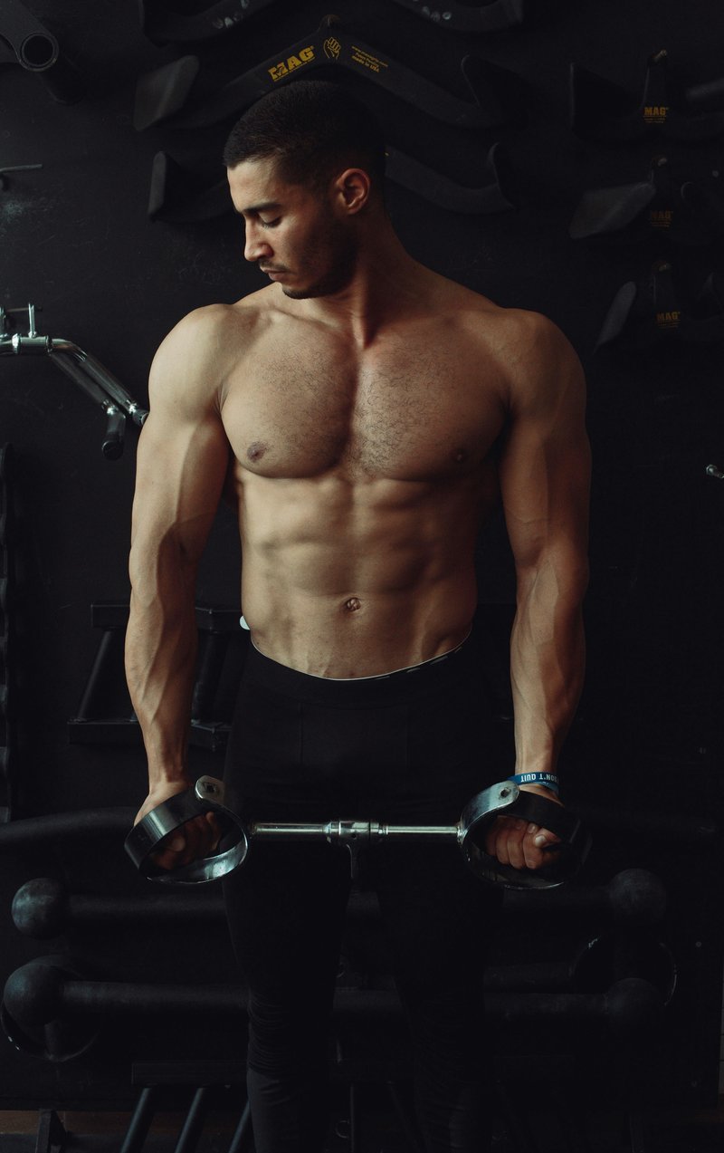 Confidence Body Language Tips: How to Project Power Without Saying a Word – masculine growth symbolism