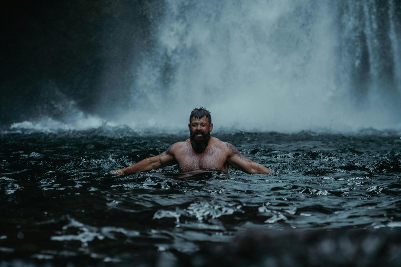 Penis Size in Canada: What’s Average, What’s BS, and What Actually Satisfies visual metaphor – confidence and energy