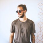 10 Hairstyles That Instantly Make Men Look Taller visual metaphor – confidence and energy