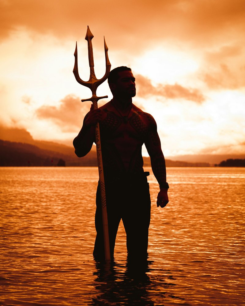 Eye Contact Attraction: Seduce Without Saying a Word – strength and sexual wellness theme