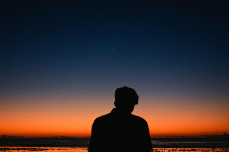 Avoid These Mistakes That Make You Look Shorter Instantly visual metaphor – confidence and energy