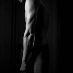 Best Tinder Photo Poses for Men That Instantly Attract Women – strength and sexual wellness theme