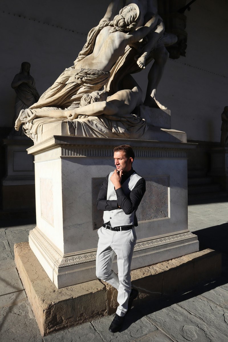 How Masculine Leadership Creates Deep Respect and Desire – strength and sexual wellness theme