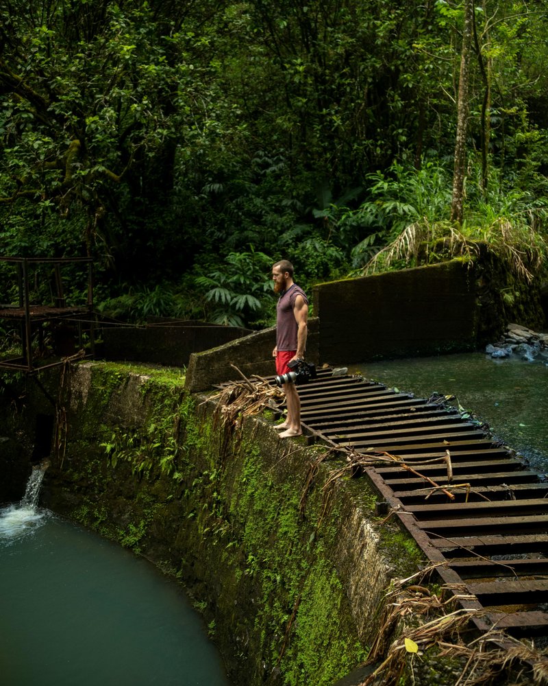 10 Ways to Instantly Look More Dominant as a Man visual metaphor – confidence and energy