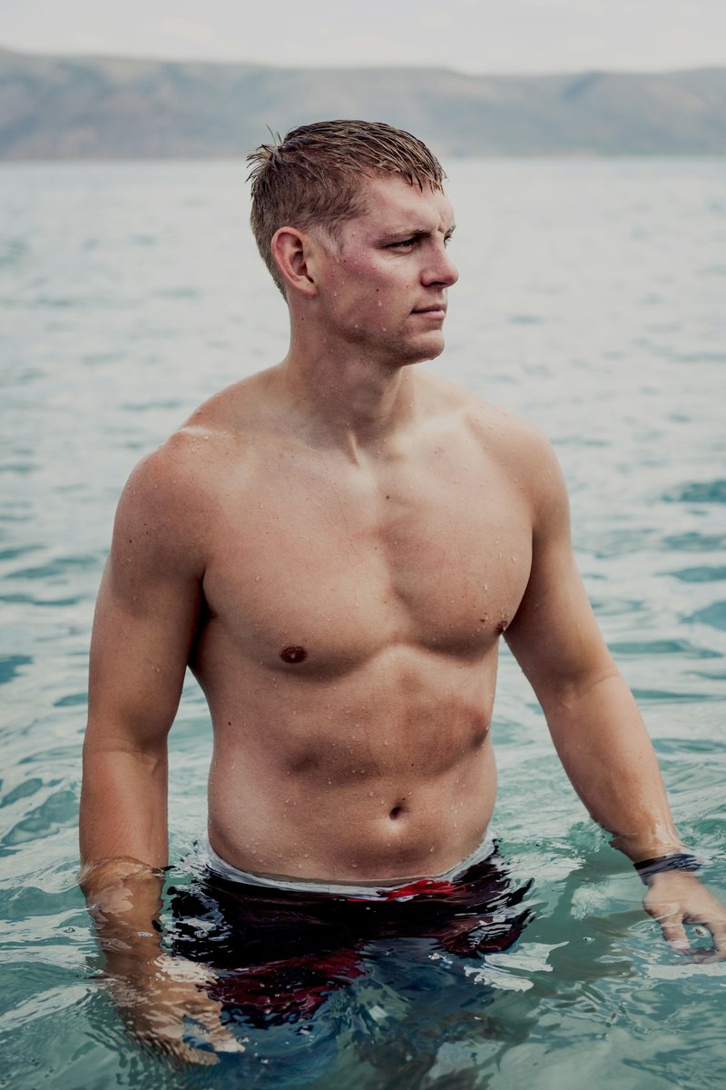 First Date Body Language: Unlock Masculine Presence Instantly – masculine growth symbolism